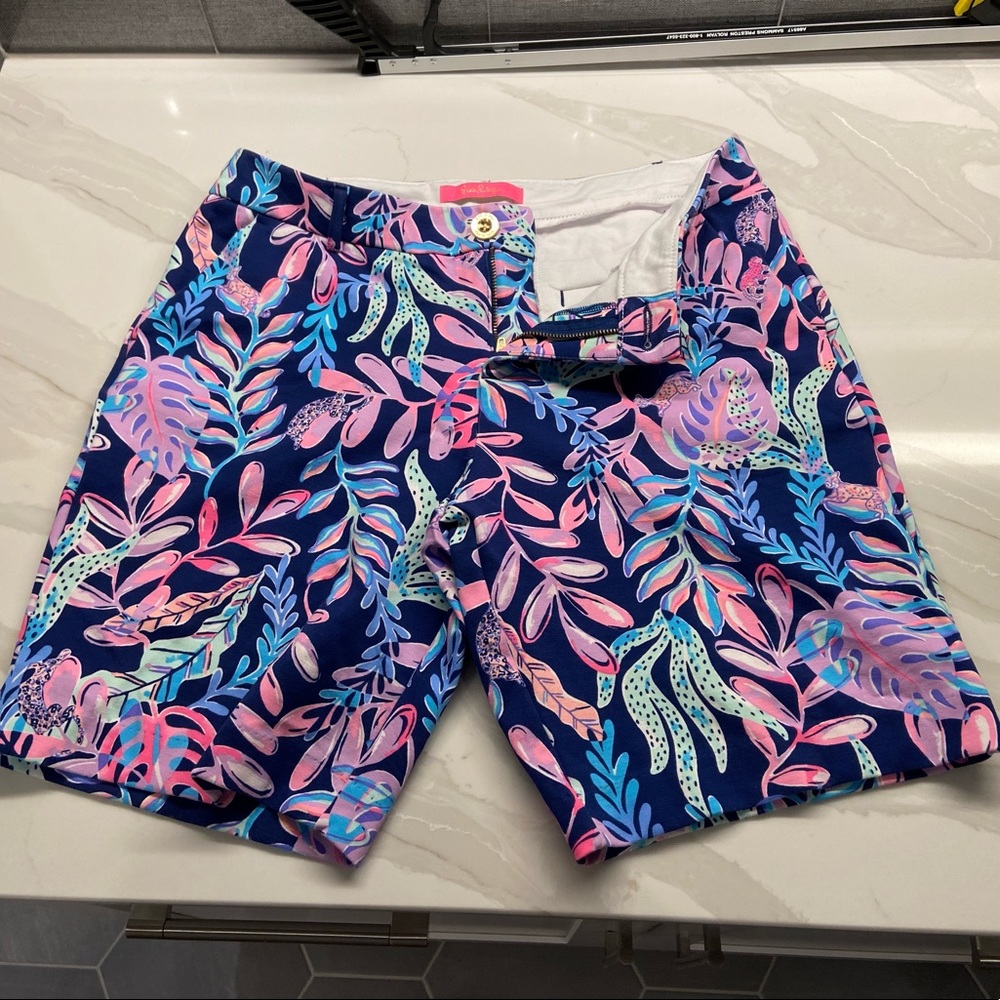 Lilly Pulitzer size 8 9” Natia Short
